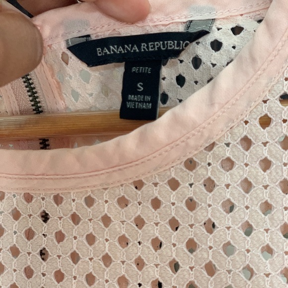 Banana Republic Lattice Top - Picture 2 of 3